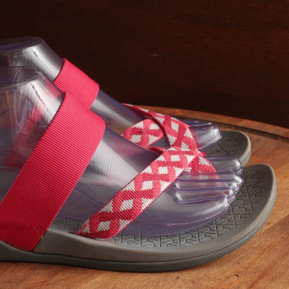 Chaco Sandals Womens SZ 8 Pink Tetra Cloud Toe Loop Pool Shoes Beach Waterproof - Picture 6 of 15